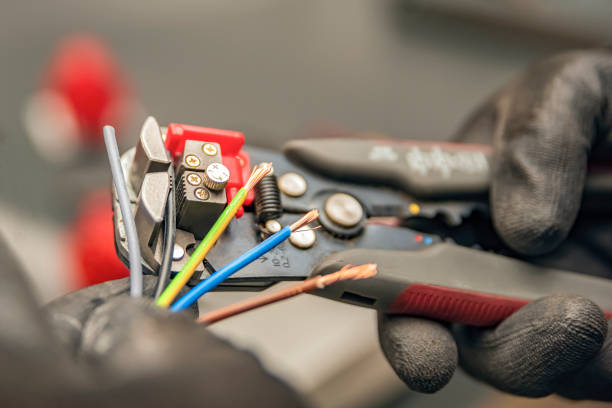 Best Electrical Contractors for Businesses  in Geneva, IL